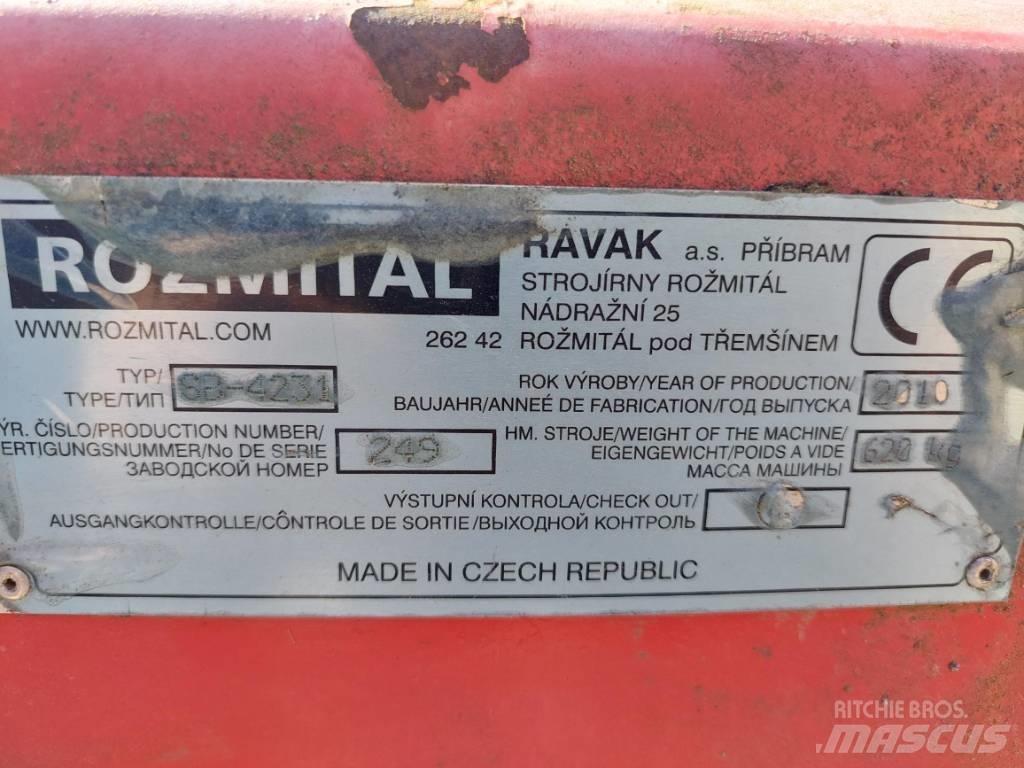 Rozmital SB 4631 料堆整形机
