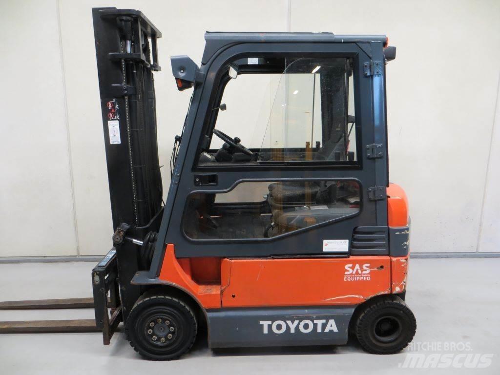 Toyota 7FBMF20 电动叉车