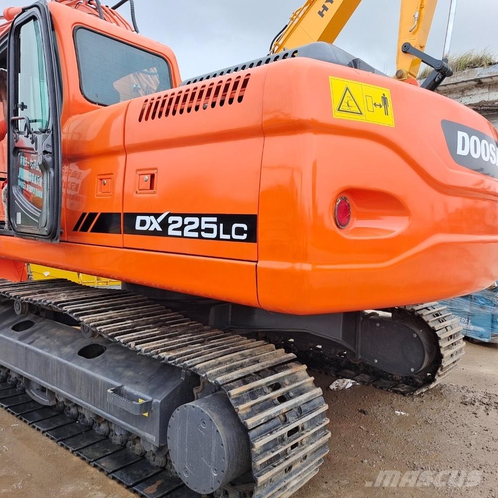 Doosan DX 225LC-9C 履带挖掘机