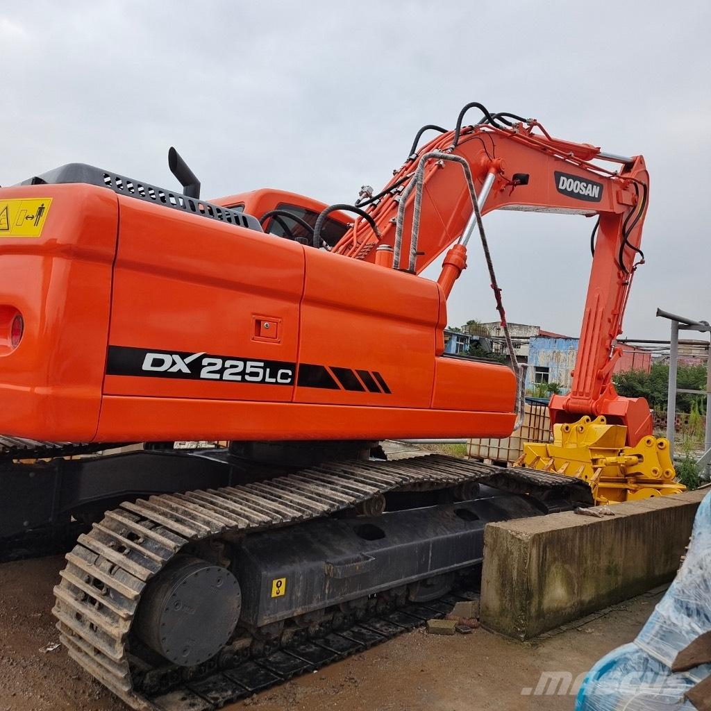 Doosan DX 225LC-9C 履带挖掘机
