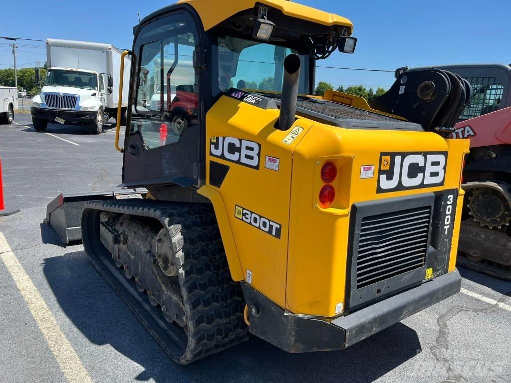 JCB 300 T 滑移装载机