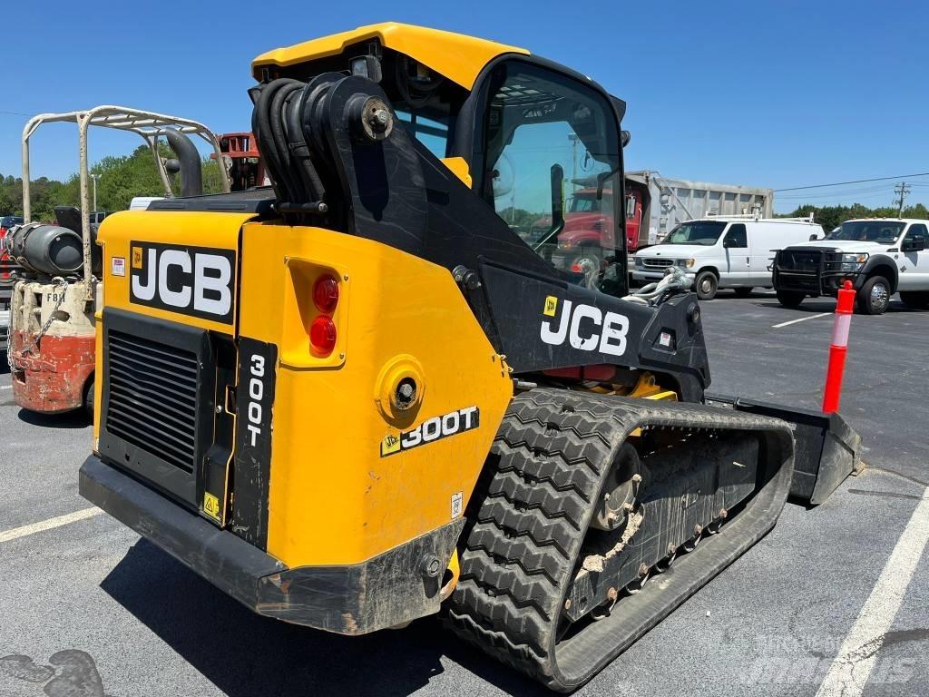 JCB 300 T 滑移装载机