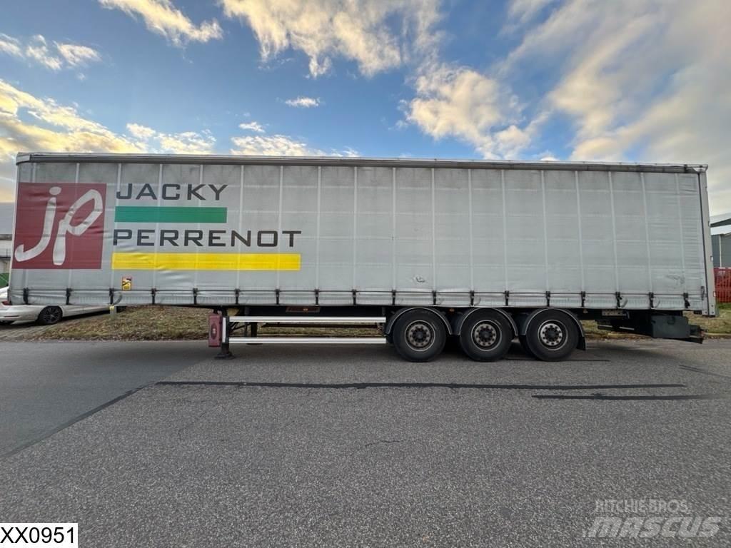 Fruehauf Tautliner 侧帘半挂车