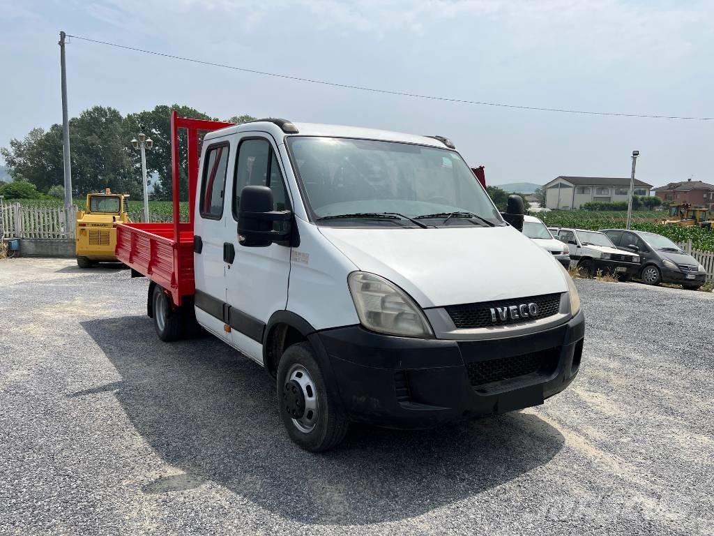 Iveco Daily 35-110 厢式货车
