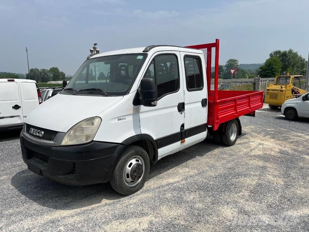 Iveco Daily 35-110 厢式货车