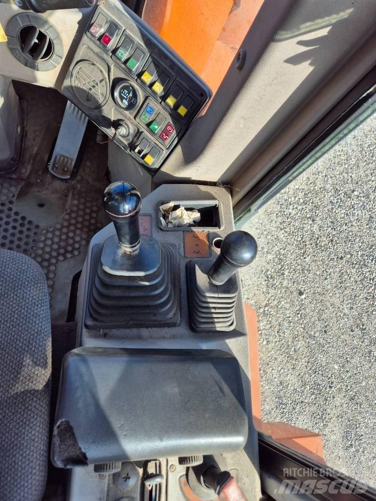 Hitachi FR 130 轮式装载机