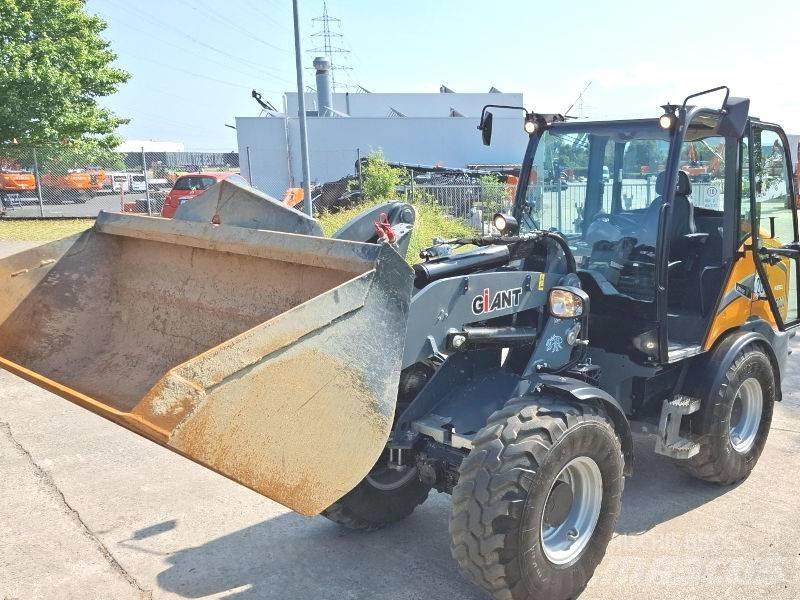 Giant G 5000 X-Tra 滑移装载机