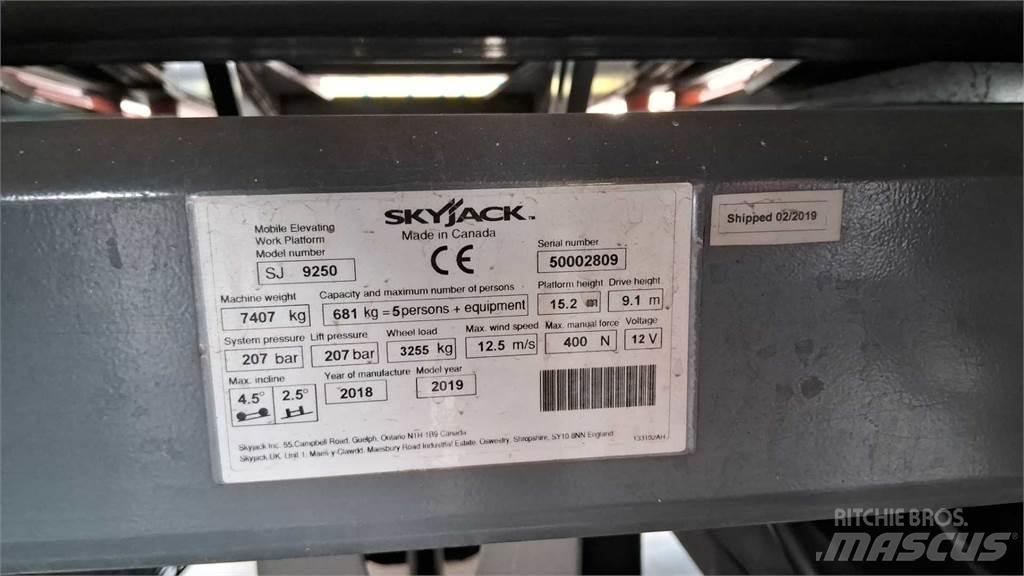 SkyJack 9250RT 剪叉式升降机