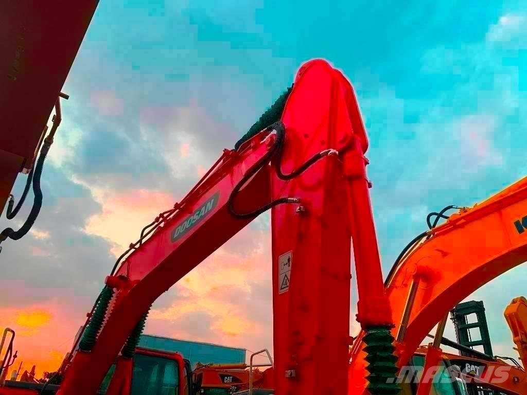 Doosan DX 225 LC 履带挖掘机