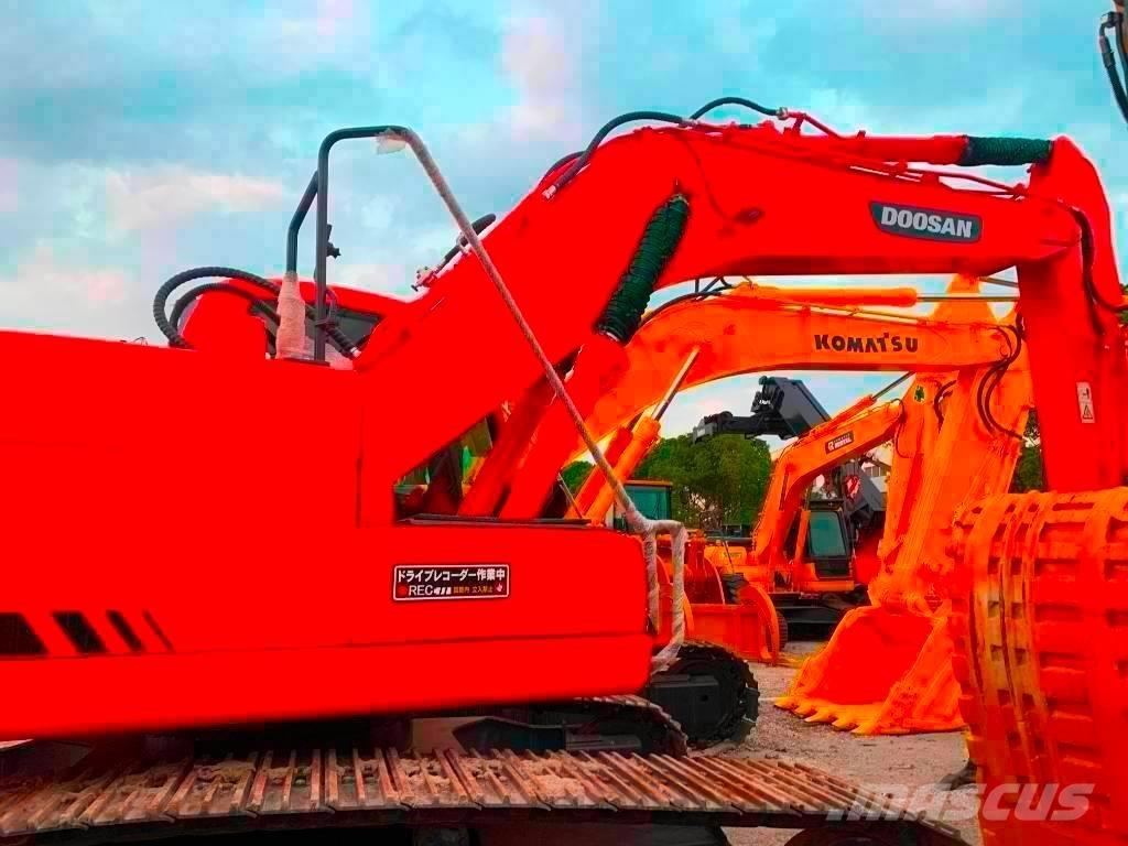 Doosan DX 225 LC 履带挖掘机