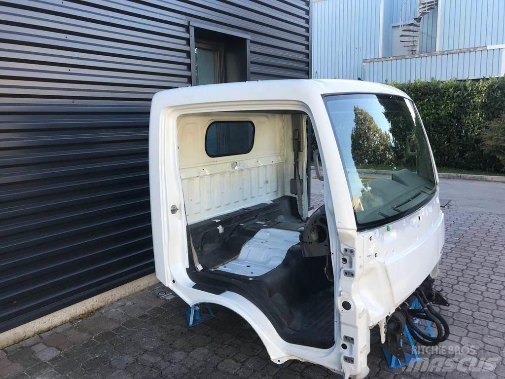 Renault Maxity 驾驶室与内部