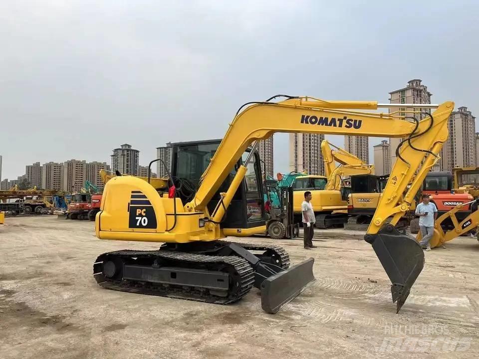 Komatsu PC 70-8 小型挖掘机