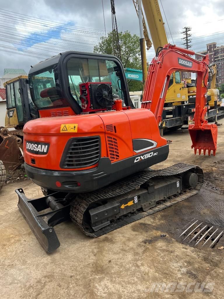Doosan DX60 履带挖掘机
