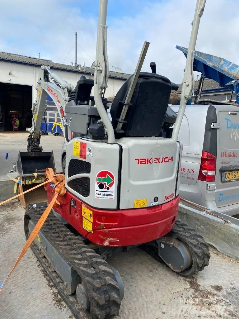 Takeuchi TB 210 小型挖掘机