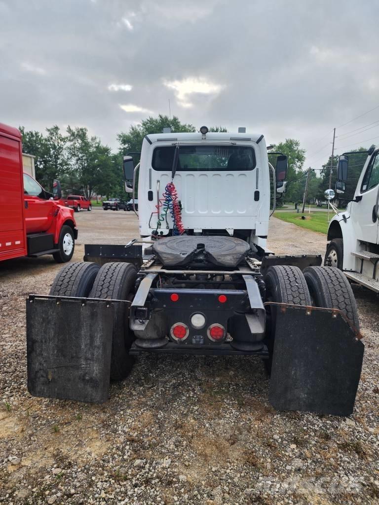 Freightliner M2 牵引车