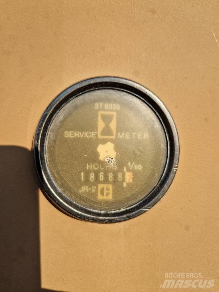 CAT 225 D LC 履带挖掘机