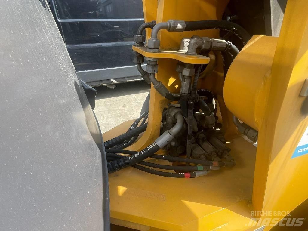 Mecalac AX 700 轮式装载机