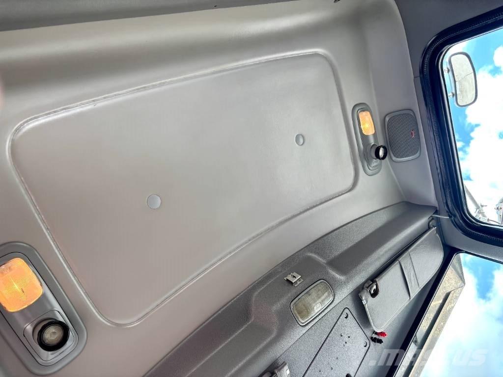 Peterbilt 388 牵引车