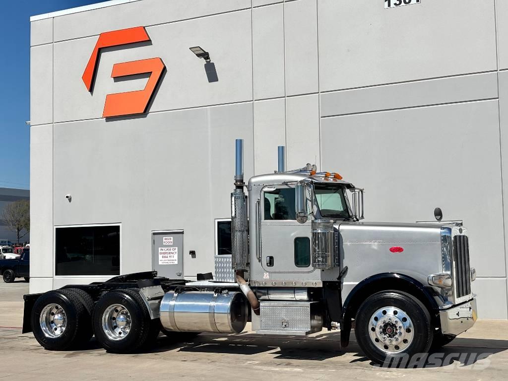 Peterbilt 388 牵引车