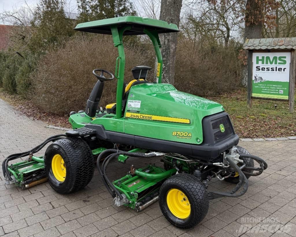 John Deere 8700 A 球道割草机