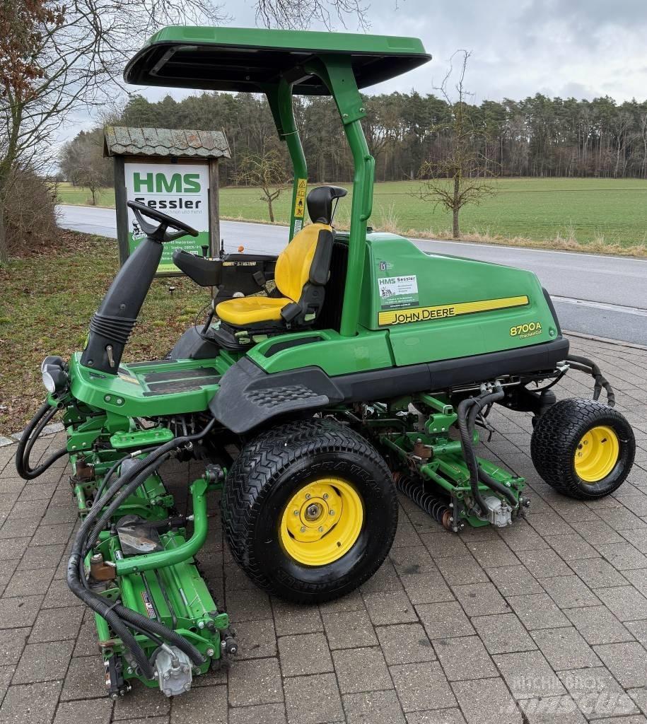 John Deere 8700 A 球道割草机