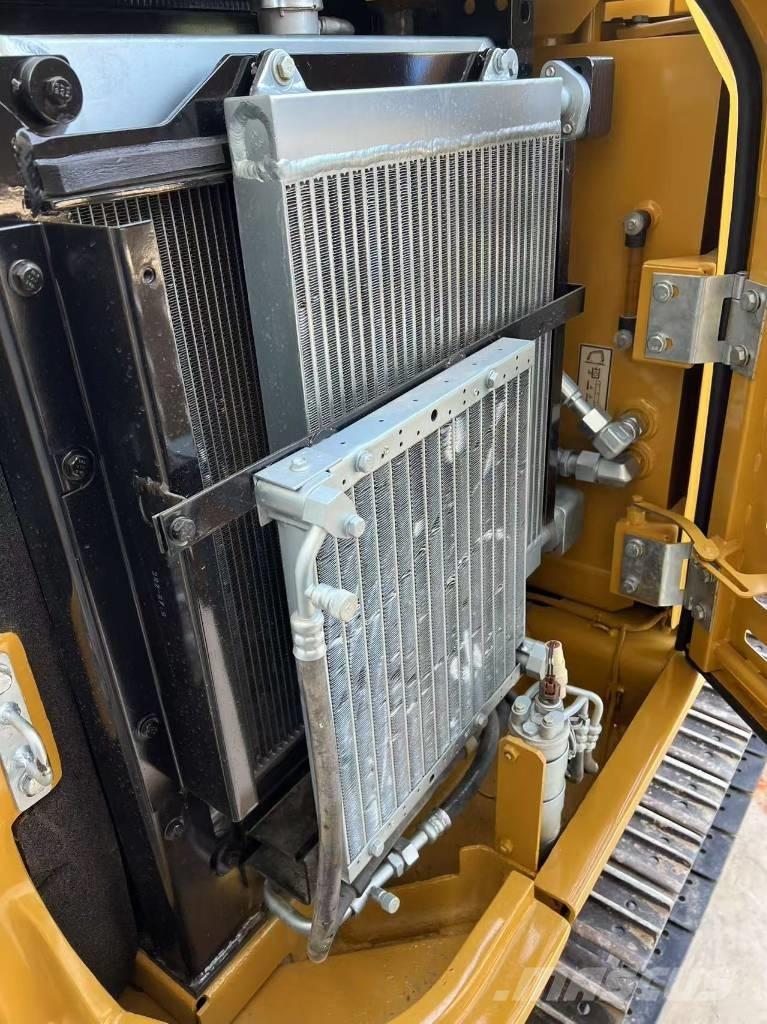 CAT 305.5 小型挖掘机