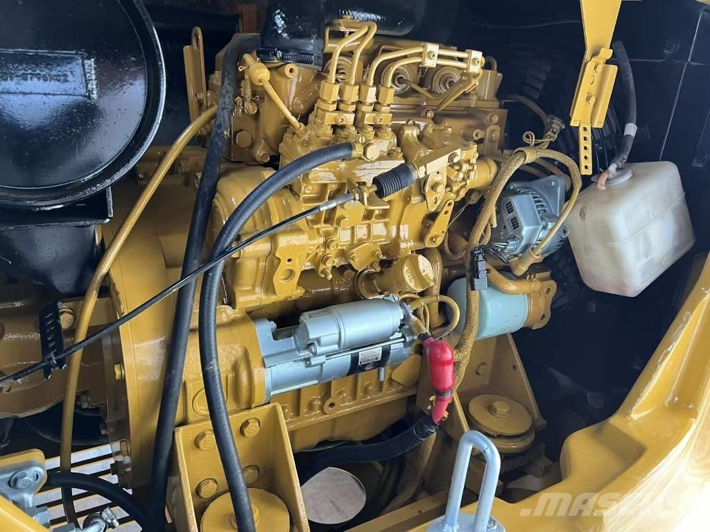 CAT 305.5 小型挖掘机