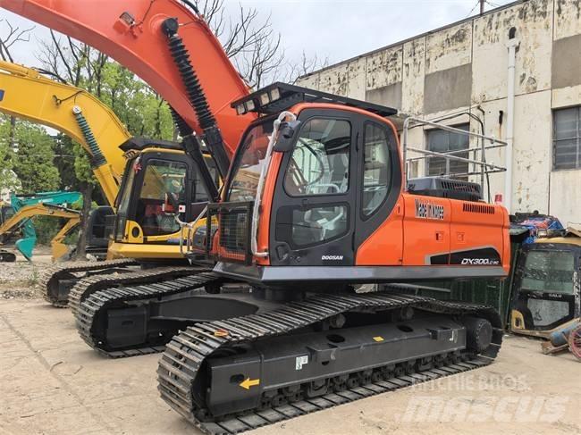 Doosan DX 300 LC 履带挖掘机