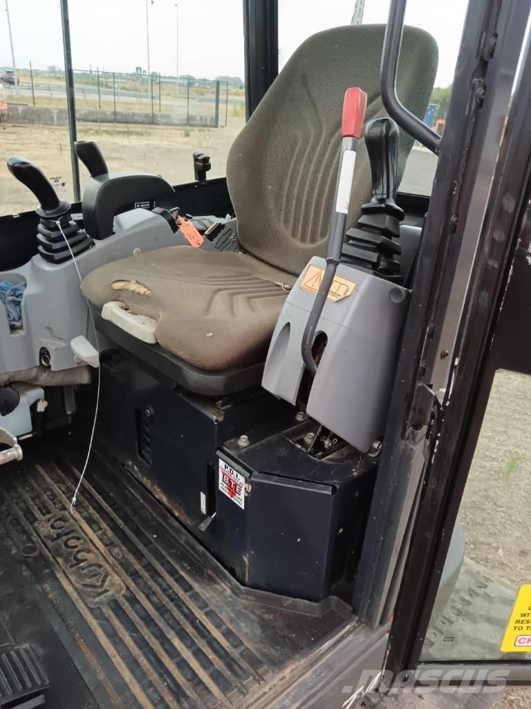 Kubota U 27-4 小型挖掘机