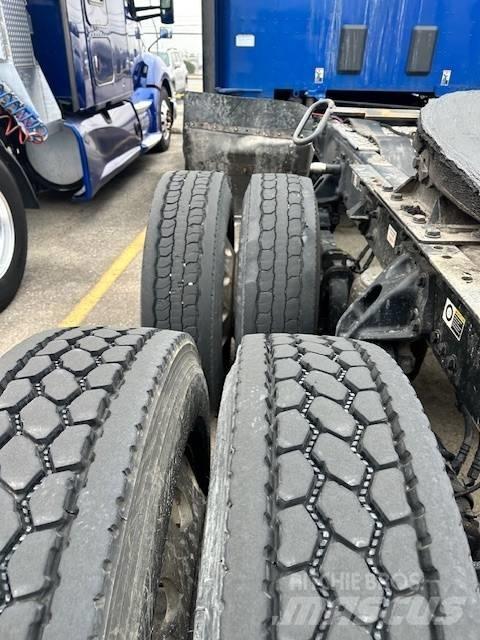 Kenworth T 680 牵引车