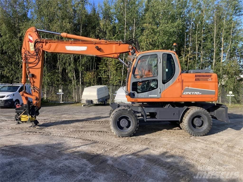 Doosan DX 170 W 轮式挖掘机