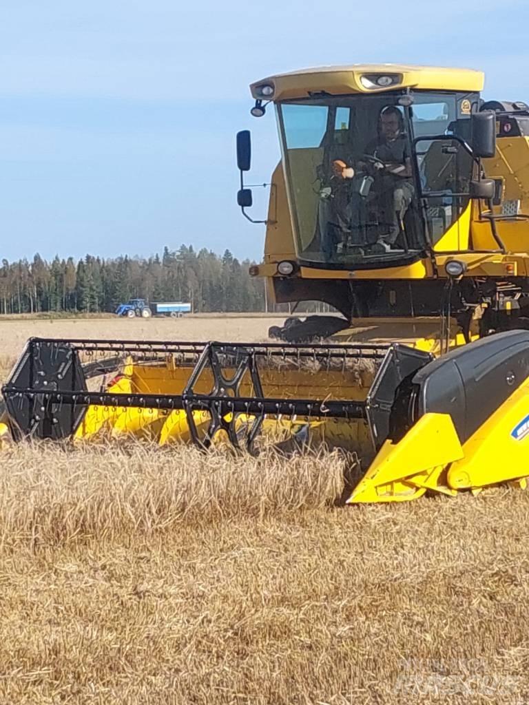 New Holland TC 5050 联合收割机