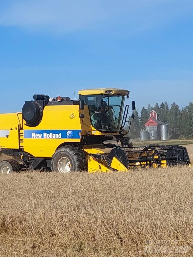 New Holland TC 5050 联合收割机