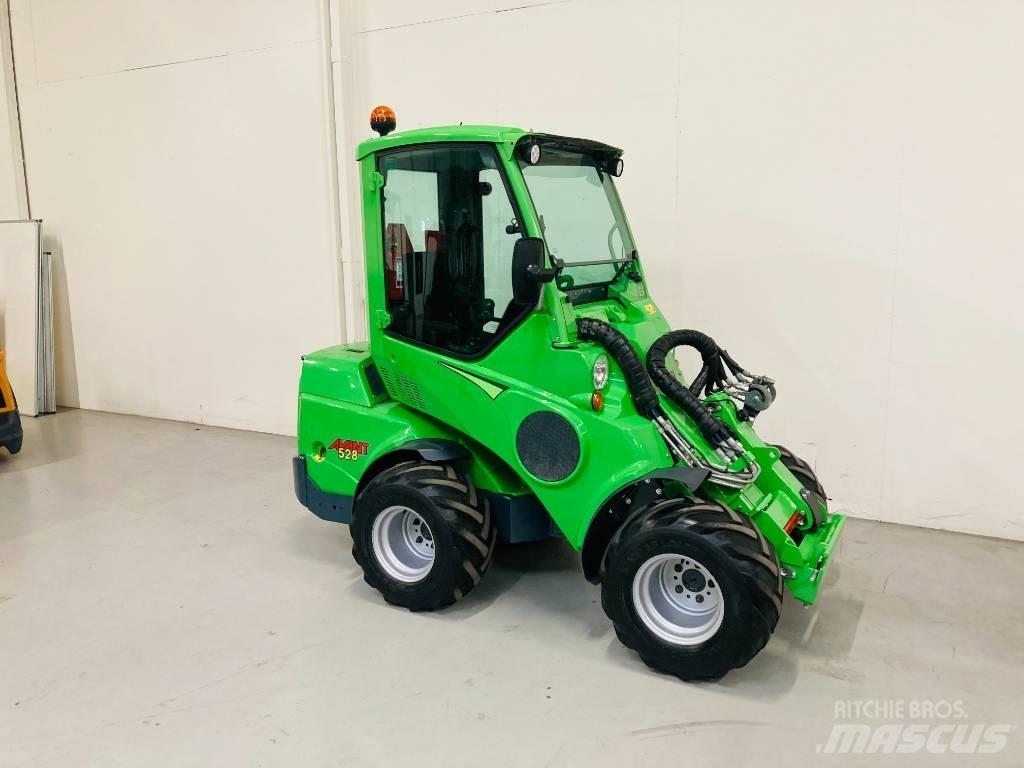 Avant 528 小型装载机