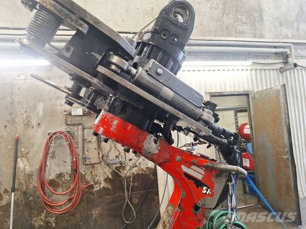 Komatsu S82 收割机机箱