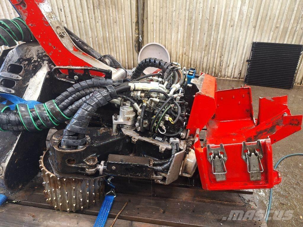 Komatsu S82 收割机机箱