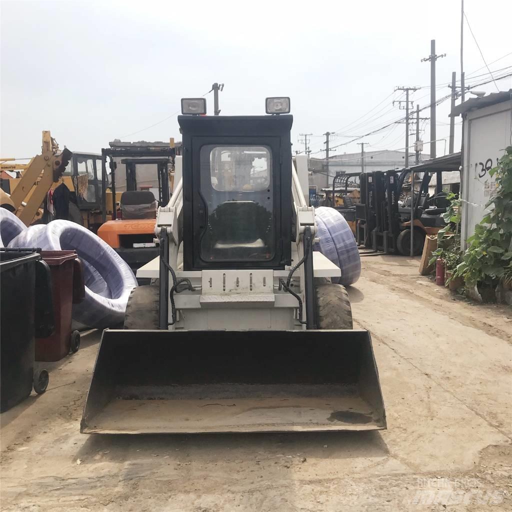 Bobcat S 130 滑移装载机