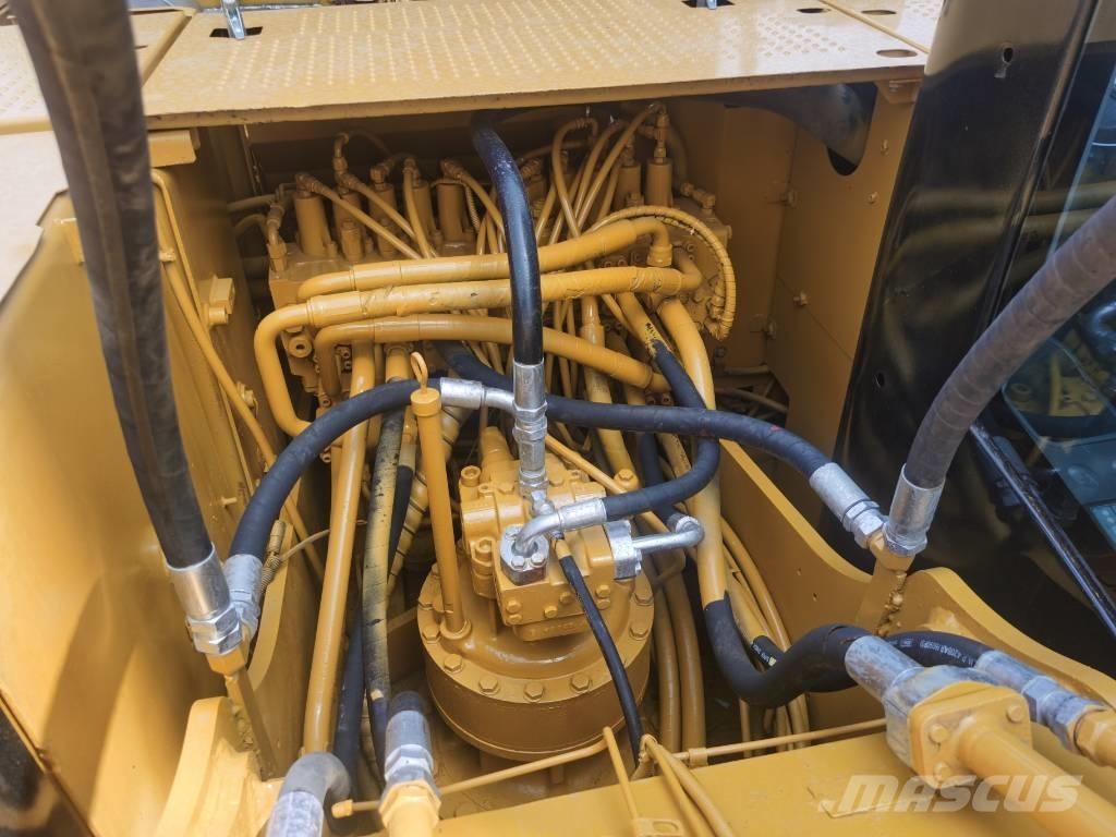 CAT 320 D2 履带挖掘机