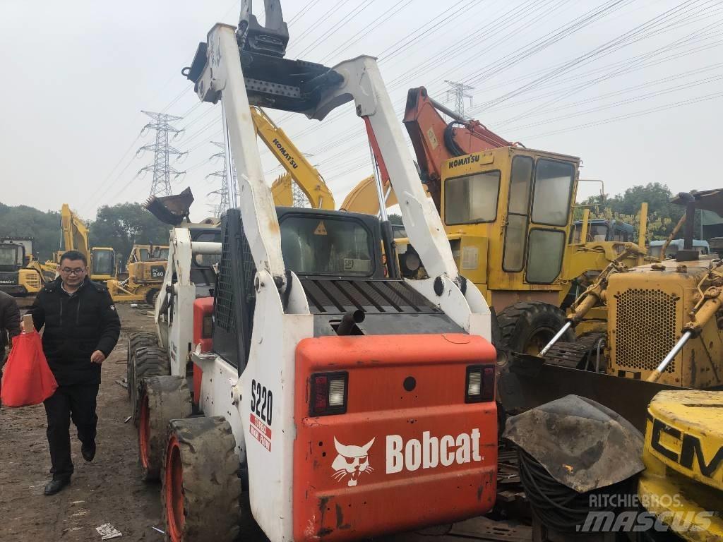 Bobcat S 220 滑移装载机