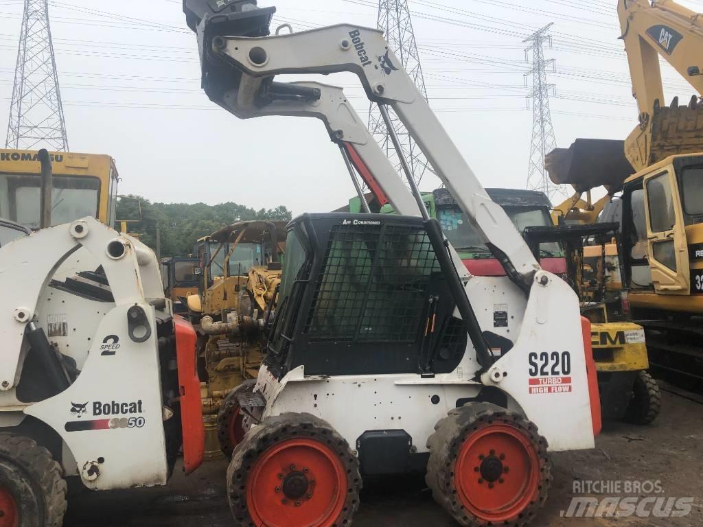 Bobcat S 220 滑移装载机
