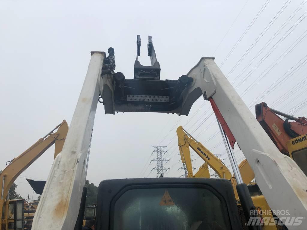 Bobcat S 220 滑移装载机