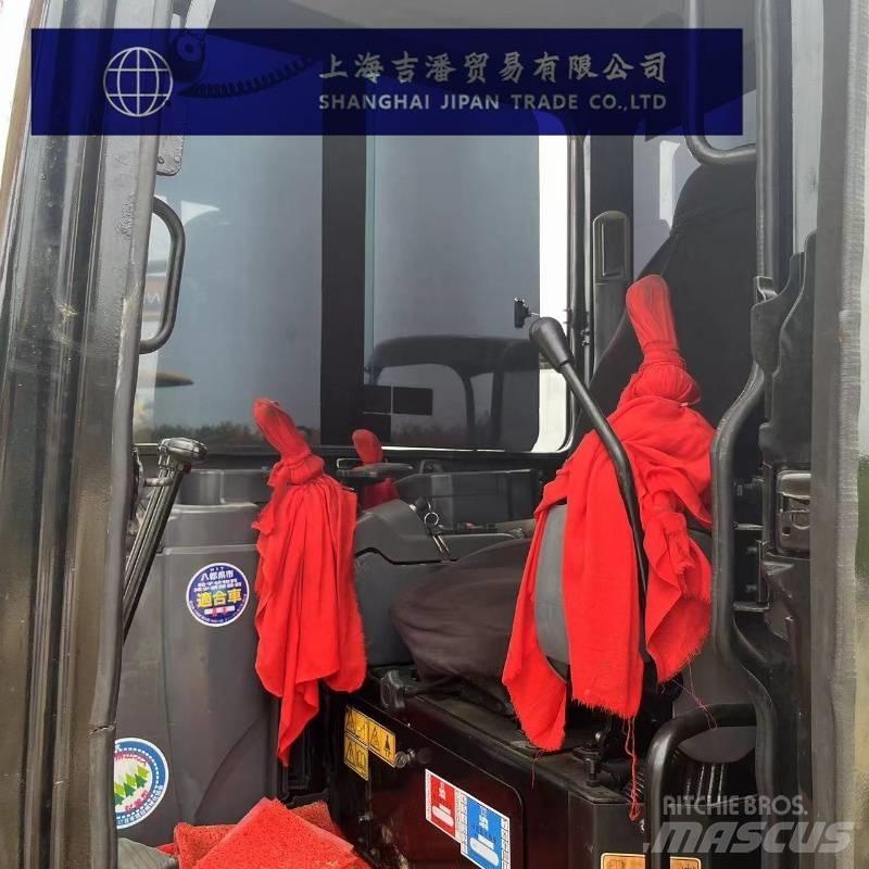 CAT 303.5 E CR 小型挖掘机
