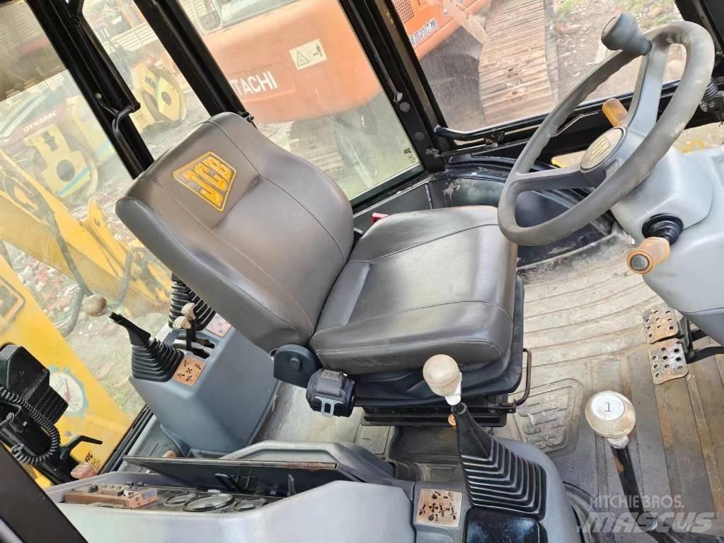 JCB 3cx 反铲装载机