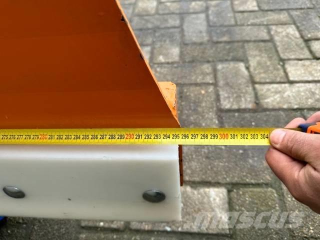  Sneeuwschuif lfn 30 推雪机