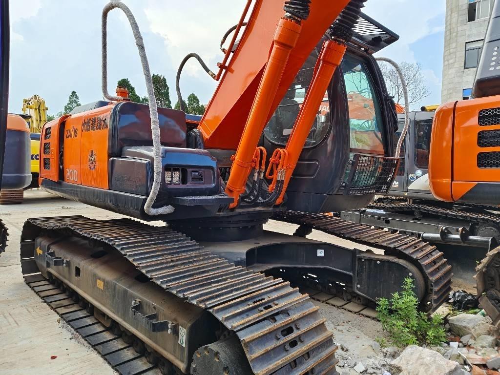 Hitachi ZX 200 履带挖掘机
