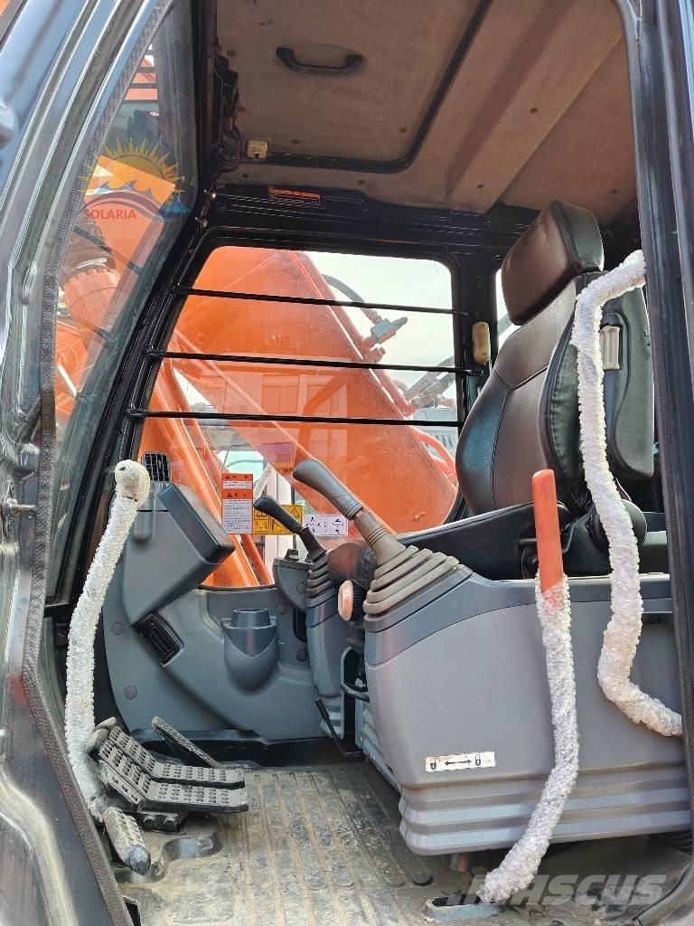 Hitachi ZX 200 履带挖掘机