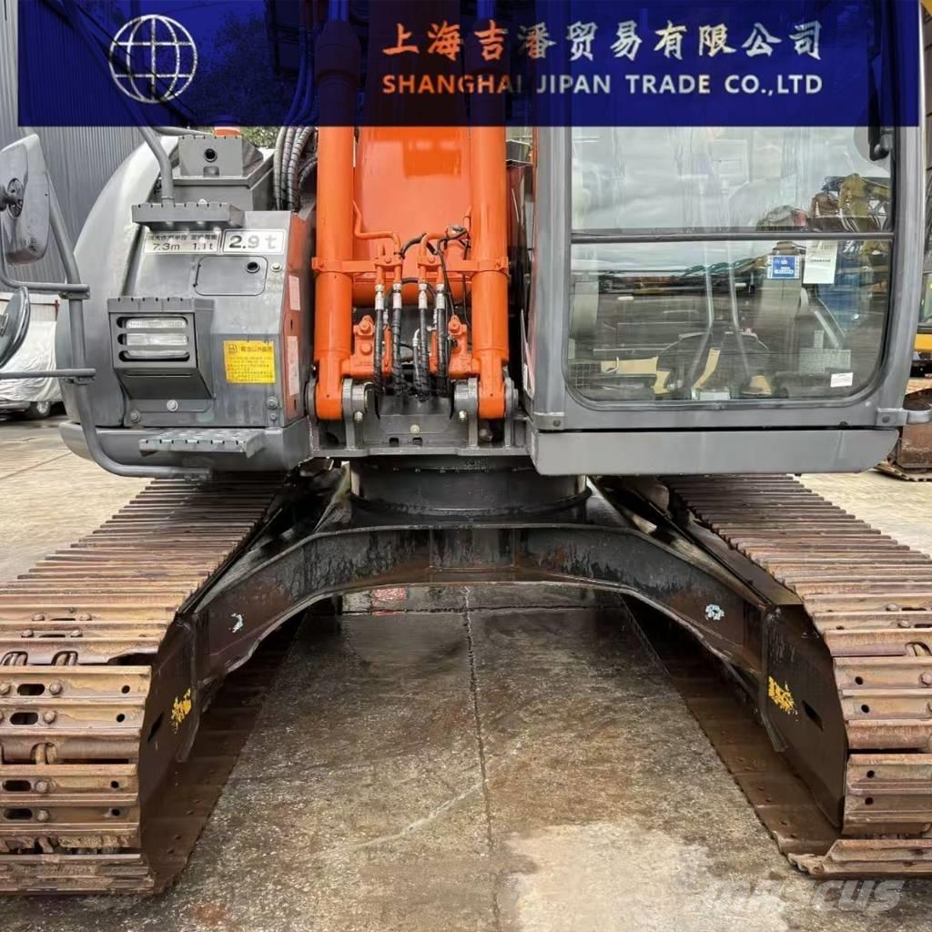 Hitachi ZX 135 履带挖掘机