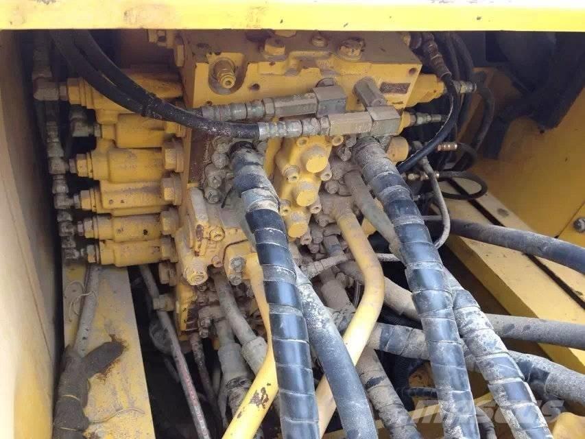 Komatsu pc220-7 履带挖掘机