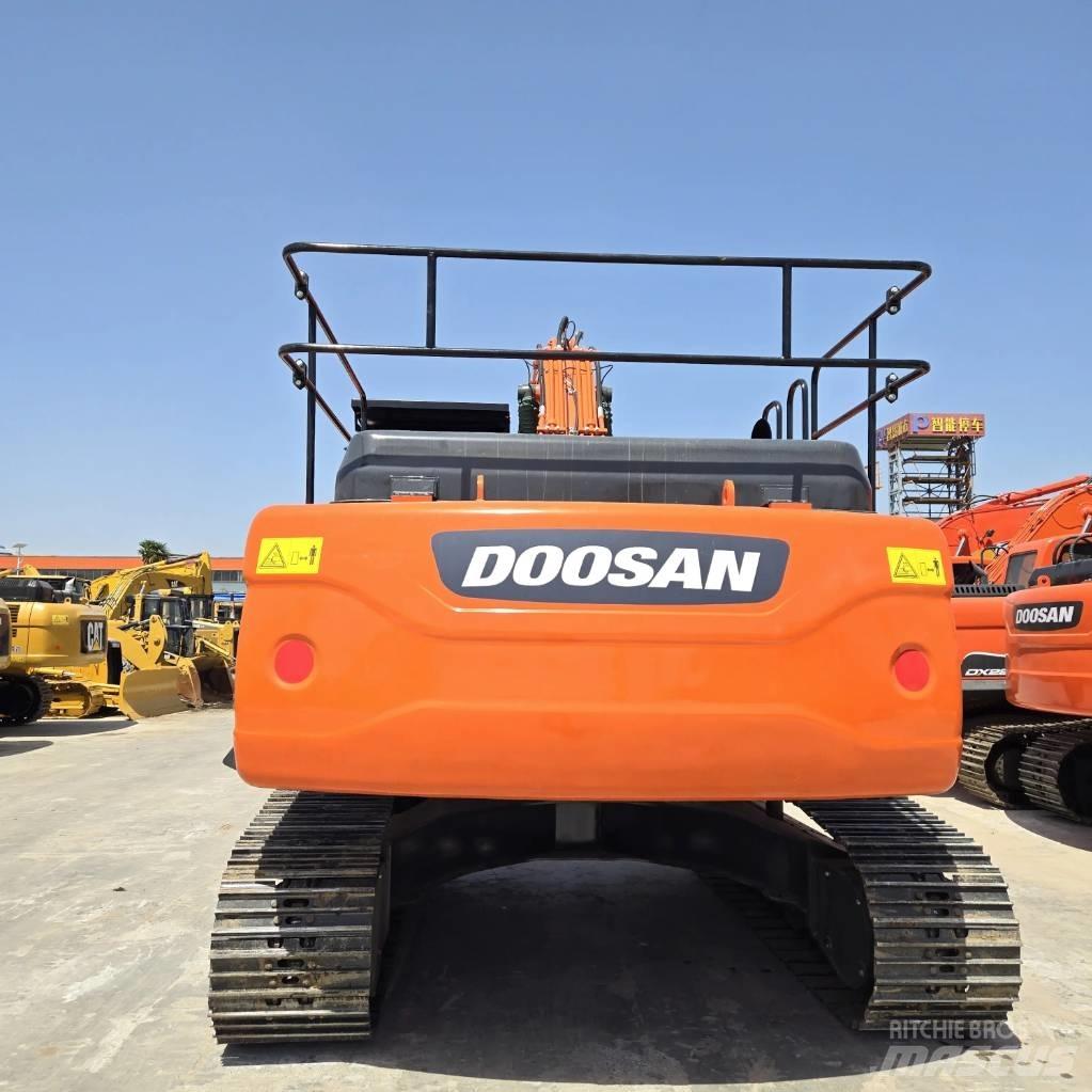 Doosan DX 300 LC 小型挖掘机