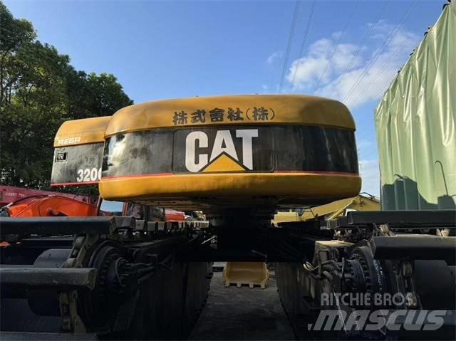 CAT 320 C 水陆两栖挖掘机